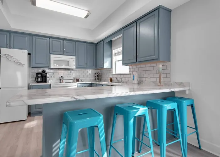 Apartment Beachfront Gem 5br Pool Walk To *