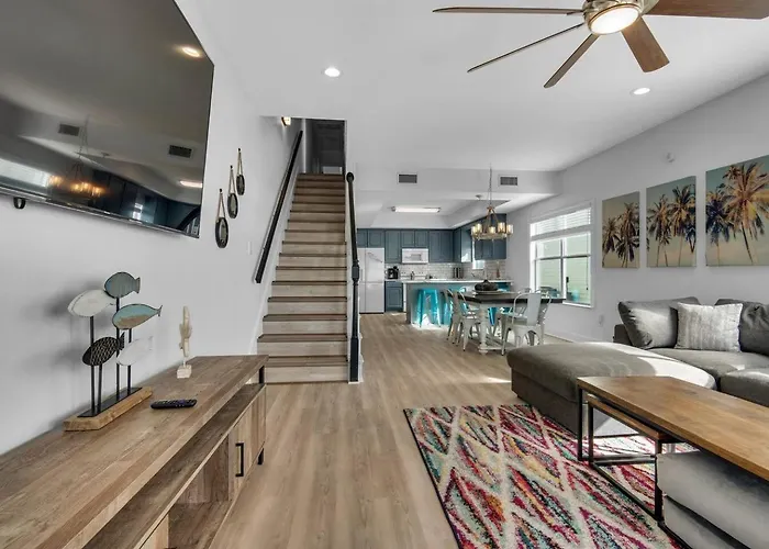 Apartment Beachfront Gem 5br Pool Walk To *