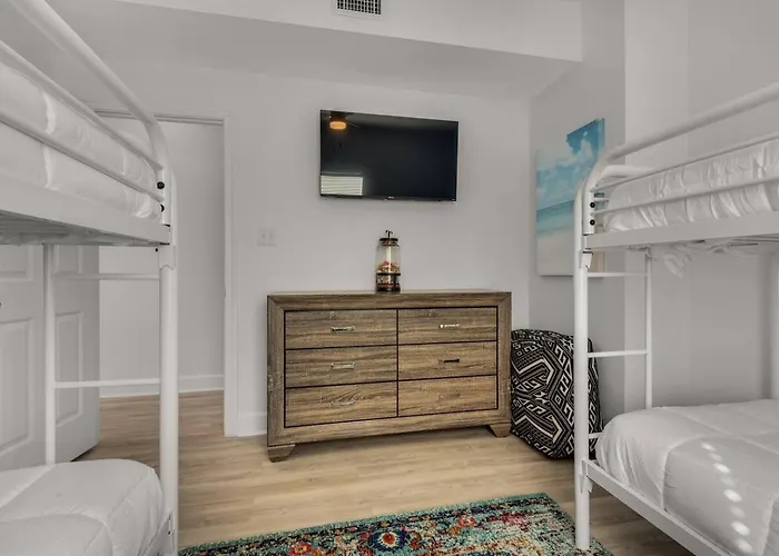 Beachfront Gem 5br Pool Walk To