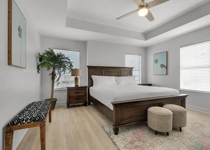Beachfront Gem 5br Pool Walk To Gulf Shores