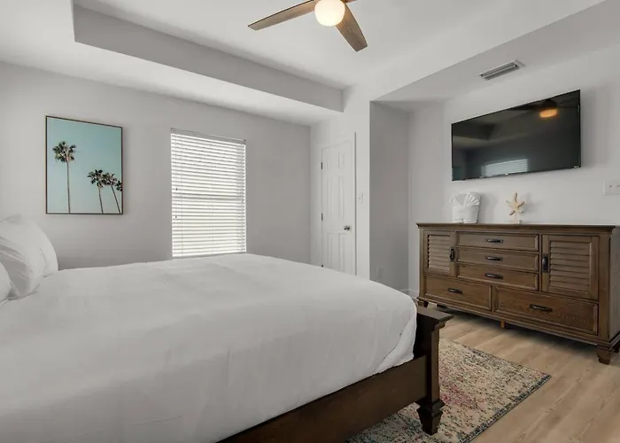 Beachfront Gem 5br Pool Walk To *