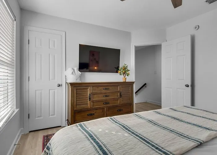 Beachfront Gem 5br Pool Walk To * Gulf Shores