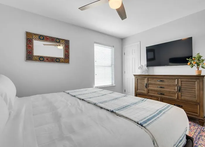 Beachfront Gem 5br Pool Walk To *