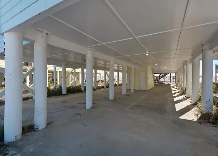Beachfront Gem 5br Pool Walk To
